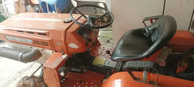 تراكتور kubota  B1200