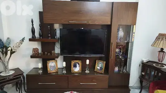 TV Unit - مكتبة خشب زين