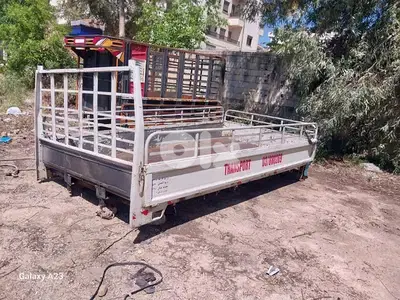 صندوق طول ٤ امتار  عرض مترين و١٠ بيفتحو جاوانبو على ٣ ميلات  مصفح