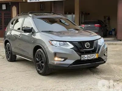 Nissan Rogue 2018 4wd 60 000 miles Black edition