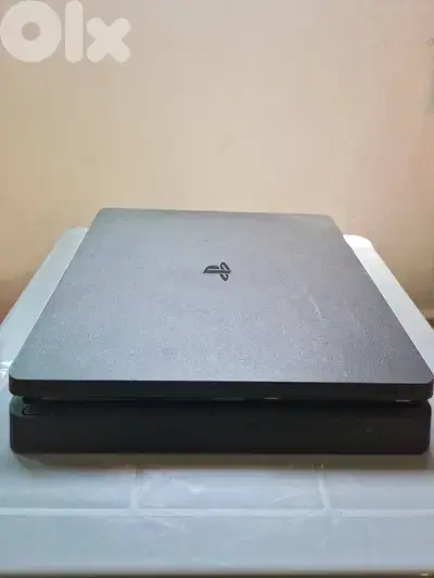 PS4 Slim Bundle - 3 Controllers + 4 Top Games
