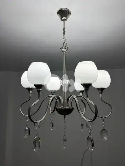 Elegant 6-Light Chandelier – Very Good Condition