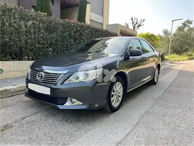 Toyota Camry (company source)(super clean)