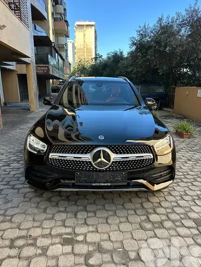Mercedes GLC 300 AMG-line 4matic 2020 black on black&red clean carfax