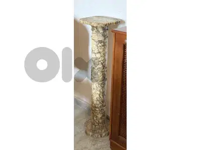 2 pieces marble stands