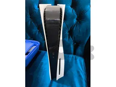 ps5 fat sealed very clean condition with original controllers