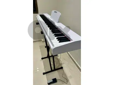 88-Key Digital Piano + FREE Stand & PEDAL