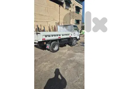 toyota dyna   قلاب كتير نضيف - بنزين