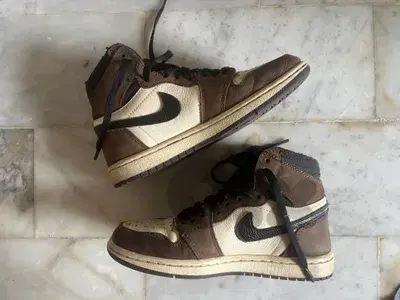 Air Jordan 1 Retro High OG SP Travis Scott Mocha