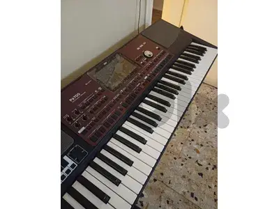 KORG PA700