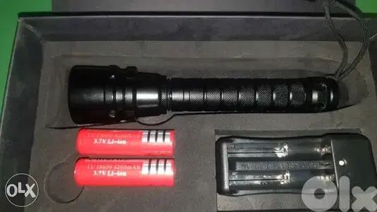 Diving torch ultrafire 1200 lumens 4200 MAH x 2 bateries