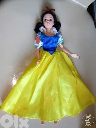 Princess SNOW WHITE Disney original dressed Great doll, bend legs+=25$