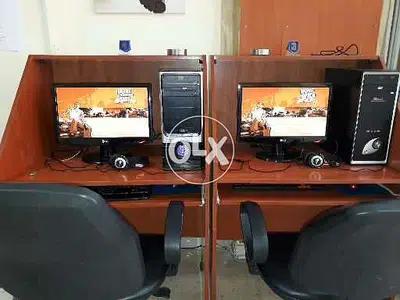 3 PC Tables ٣ طاولات كمبيوتر