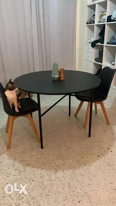 New round Dining table