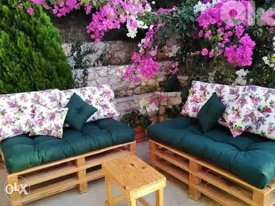 Pallets & furniture