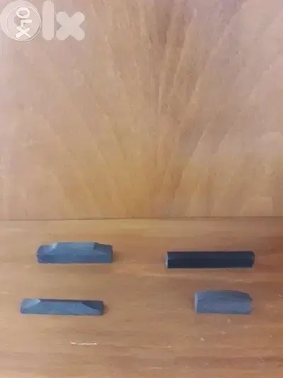 Saddles and pins for violin