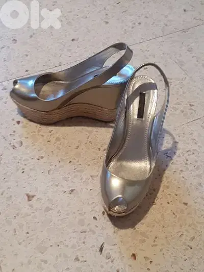 Louis Vuitton silver sandal,size 38