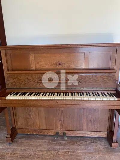 UEBEL-LECHLEITER piano