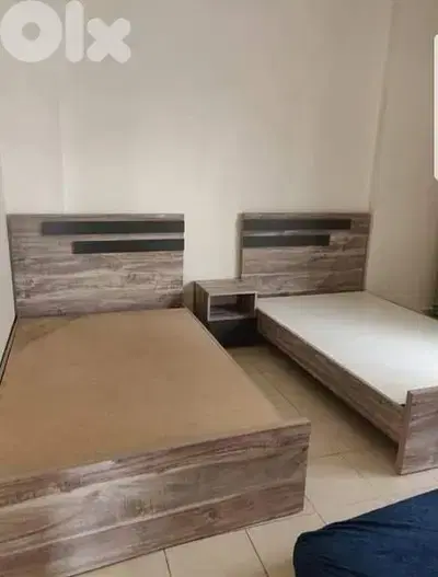 تختين مفرد و نص دبل مع كومود جديدة من المعمل/bed &comod