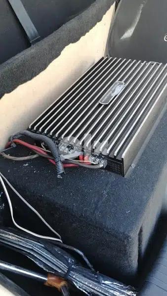 subwoofer w ampli
