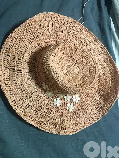 beach hat never worn light pink