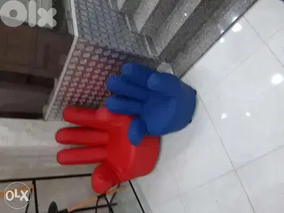 Hand poof