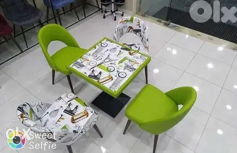 طاوله و4 كراسي مميزه
