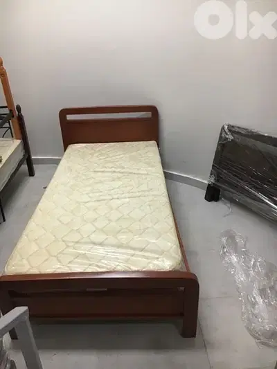تخت وفرشه