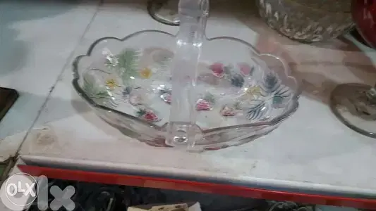 سلة زجاج ملون بمسكة رائعة