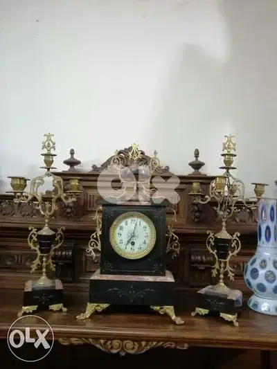 غروب ساعة و شمعدان برونز و رخام فرنسي قديم ولا اروع مميز جداا تصفية