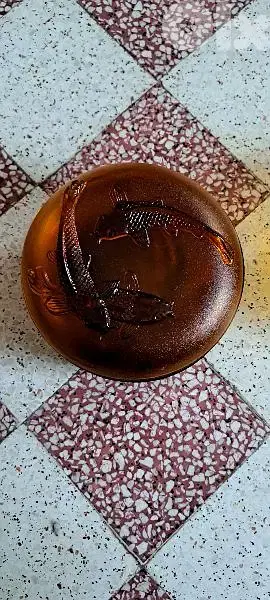تشكيلة كبيرة من صحون وكبايات قديمة