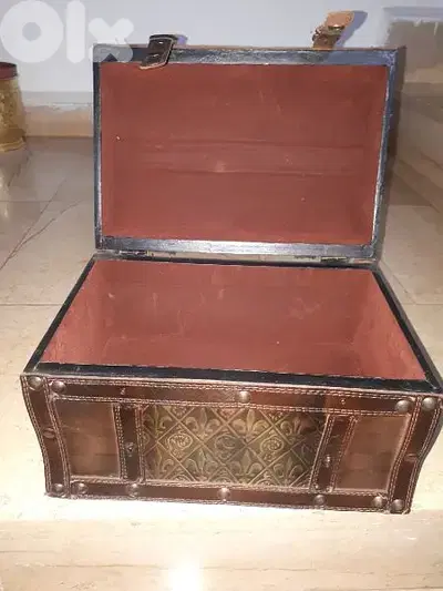 leather box in very good condition
