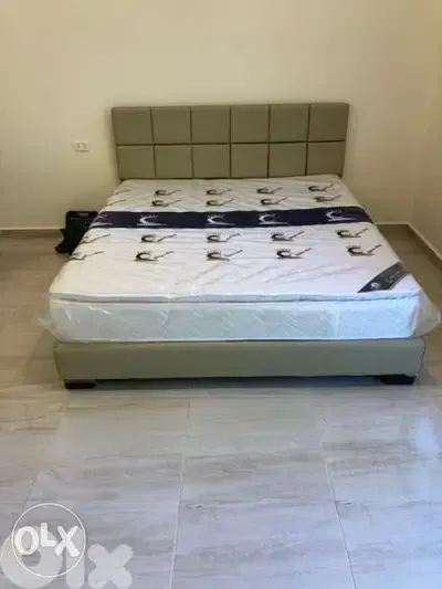 تخت مجوز منجد مع ضهر وفرشه طبيه