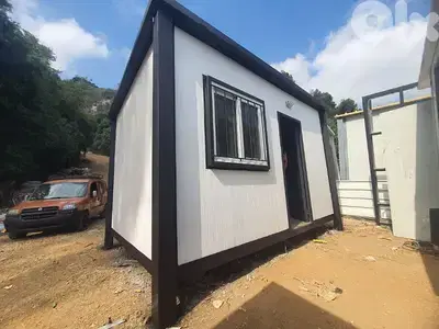 Black & White Prefab -منزل جاهز أبيض وأسود