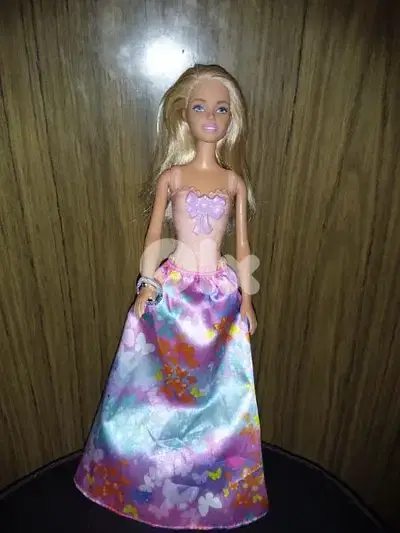 PRINCESS PRINCESS Barbie Great doll has a molded top +her own skirt=20
