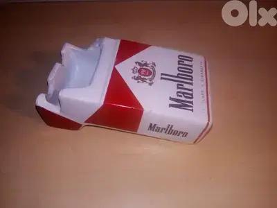 Marlboro / Marlboro  lights vintage ceramic decorative  ashtrays