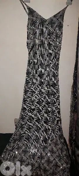 للبيع فستان نسائي