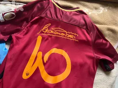 Retirement of TOTTI  with signature special edition roma nike kit