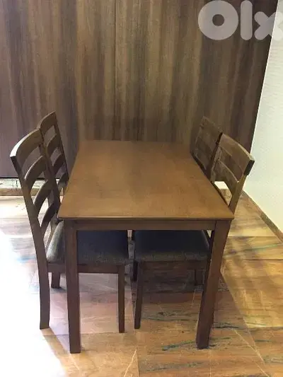 4 chairs table