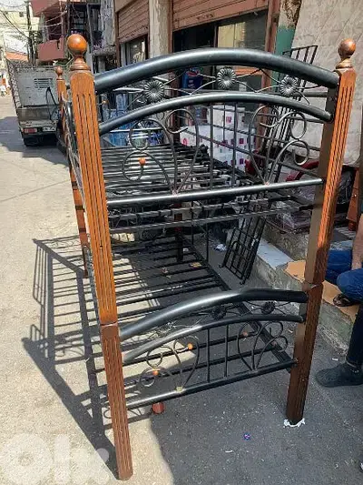 تخت طابقين خشب سميك وحديد سميك