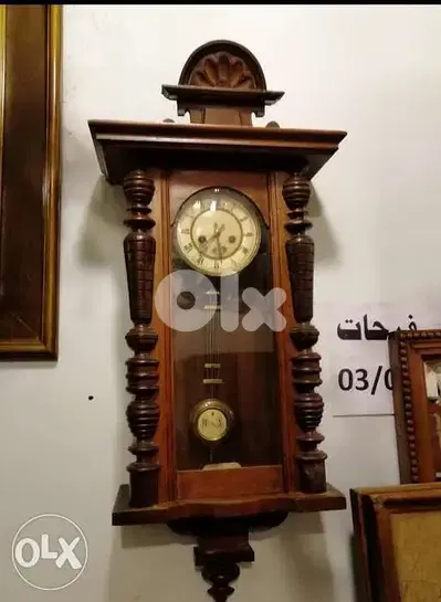من اجمل ساعة حائط خشب جوز انتيك تعمل بشكل دقيق جدا شغل مميز بالخشب جوز