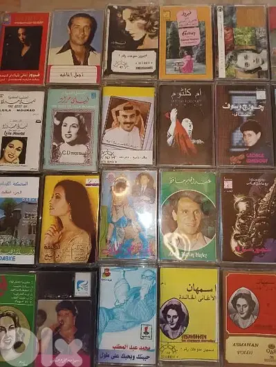 مجموعة من الكاسيتات وال سي دي العربية والأجنبية
