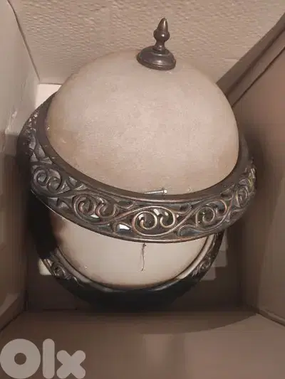 2 ceiling lamps