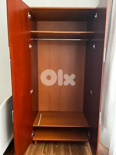 خزانة غرفة نوم - Bedroom Closet in Excellent condition !