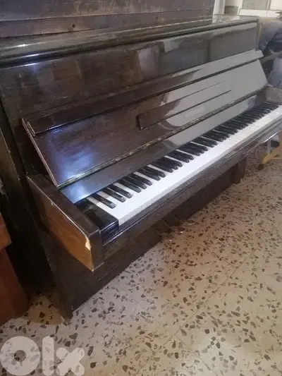 piano hsinghai high quality 3 pedal like new