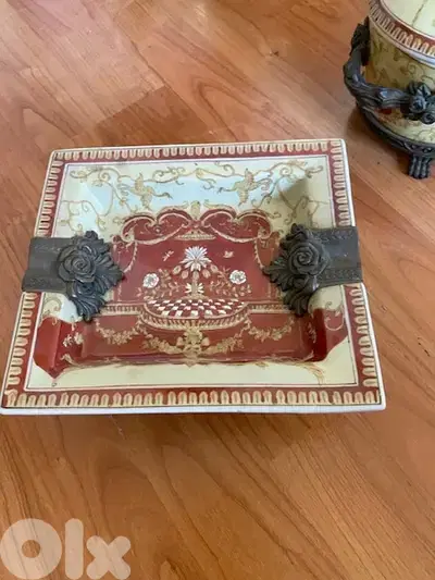 bonbonnière and ashtray