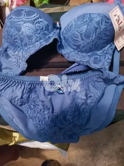 للبيع طقم نسائي