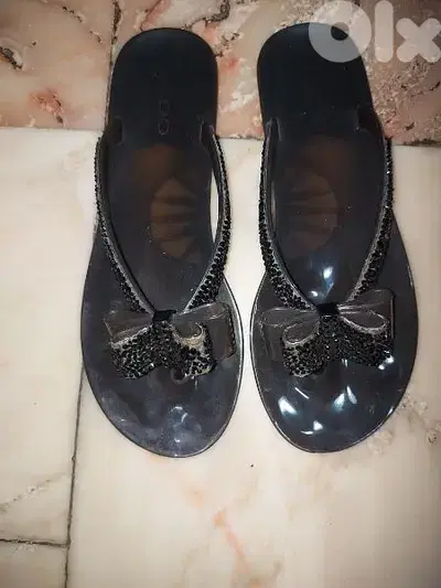 للبيع شحاطه نسائيه