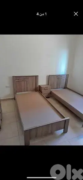 تخت مفرد عدد اتنين مع كمود صغيرة
