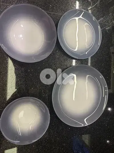 4 different size of plates
